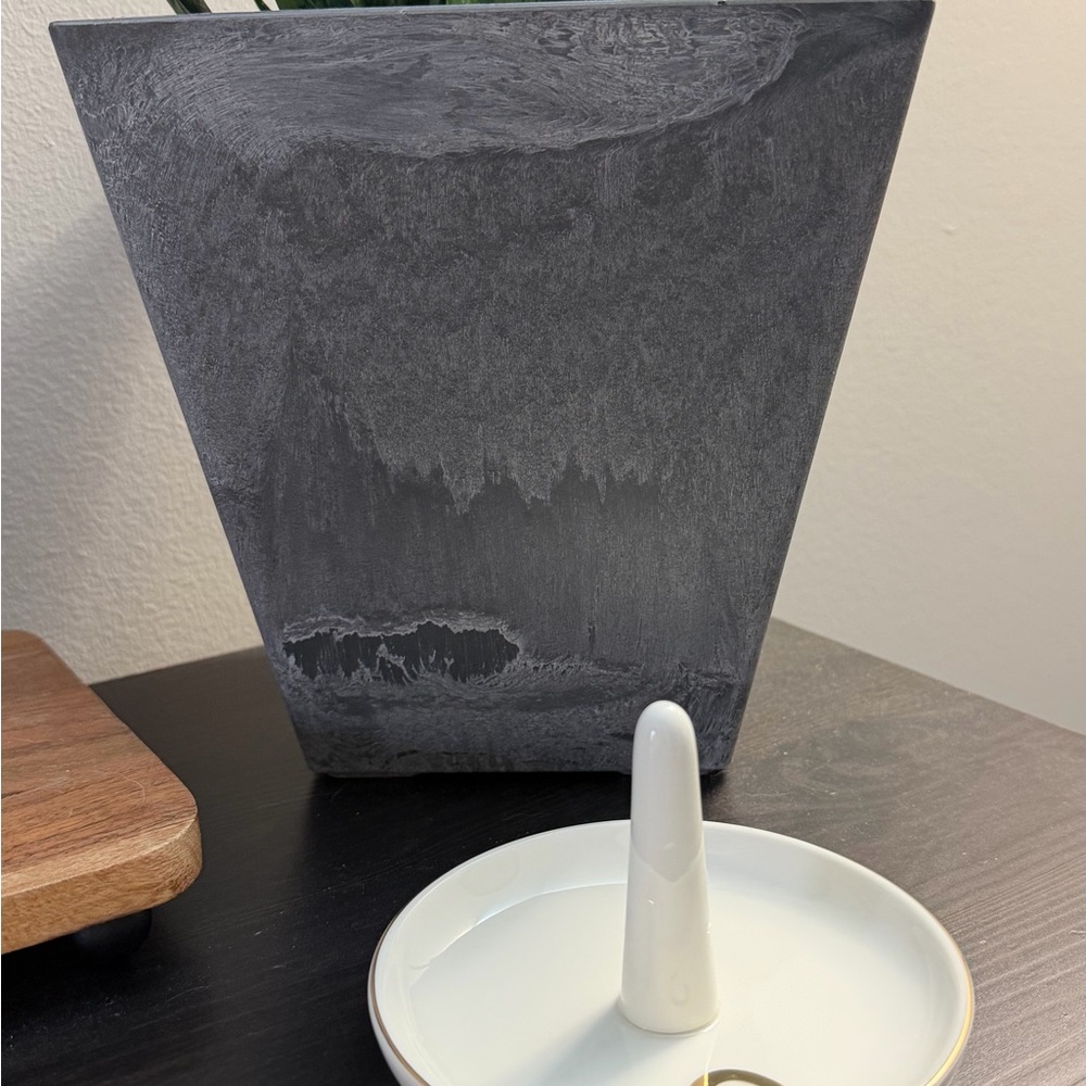 Gold and Ceramic Ring Holder